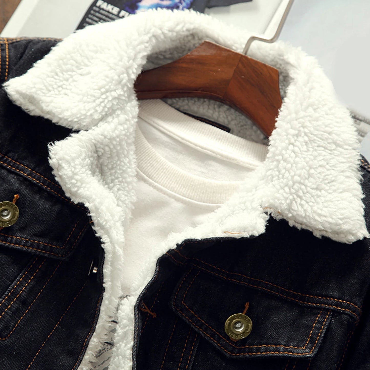 Stay warm and stylish this winter with our cozy denim fleece jacket! Perfect for autumn vibes and chilly days! 🧥❄️ #WinterFashion #MensStyle