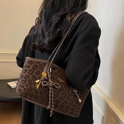 Retro Versatile Women’S Shoulder Bag, Fashionable Underarm Bag, Minimalist Leopard Print Handbag, Lightweight Casual Tote Shoulder Bag, High-Quality Everyday Commuter Bag, Cheetah Handbag, Casual Multifunctional Zippered Tote Bag with Bow Key Charm Decora