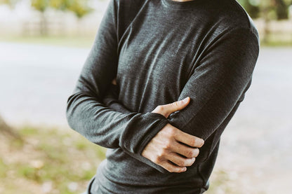 Stay cozy and stylish this season with our 100% Merino Longsleeve Baselayer featuring thumbloops! 🧡 Choose your favorite color and size now! #MerinoWool #WinterEssentials