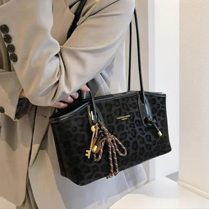 Retro Versatile Women’S Shoulder Bag, Fashionable Underarm Bag, Minimalist Leopard Print Handbag, Lightweight Casual Tote Shoulder Bag, High-Quality Everyday Commuter Bag, Cheetah Handbag, Casual Multifunctional Zippered Tote Bag with Bow Key Charm Decora