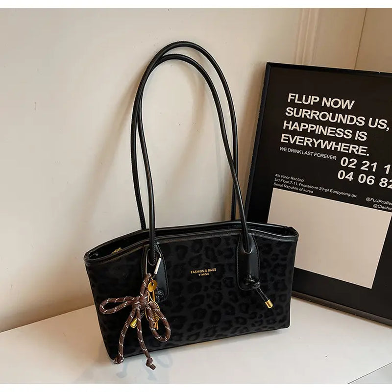 Retro Versatile Women’S Shoulder Bag, Fashionable Underarm Bag, Minimalist Leopard Print Handbag, Lightweight Casual Tote Shoulder Bag, High-Quality Everyday Commuter Bag, Cheetah Handbag, Casual Multifunctional Zippered Tote Bag with Bow Key Charm Decora