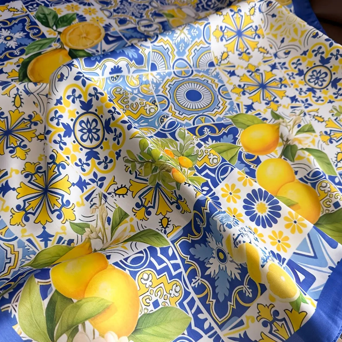 1PC Blue Imitation Silk Square Scarf, a Stylish Lemon Print Headscarf, a Women'S Decorative Neckerchief, a Soft and Silky Shawl Suitable for All Seasons, Floral Headscarf