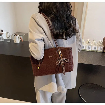 Retro Versatile Women’S Shoulder Bag, Fashionable Underarm Bag, Minimalist Leopard Print Handbag, Lightweight Casual Tote Shoulder Bag, High-Quality Everyday Commuter Bag, Cheetah Handbag, Casual Multifunctional Zippered Tote Bag with Bow Key Charm Decora
