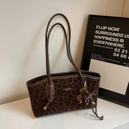 Retro Versatile Women’S Shoulder Bag, Fashionable Underarm Bag, Minimalist Leopard Print Handbag, Lightweight Casual Tote Shoulder Bag, High-Quality Everyday Commuter Bag, Cheetah Handbag, Casual Multifunctional Zippered Tote Bag with Bow Key Charm Decora
